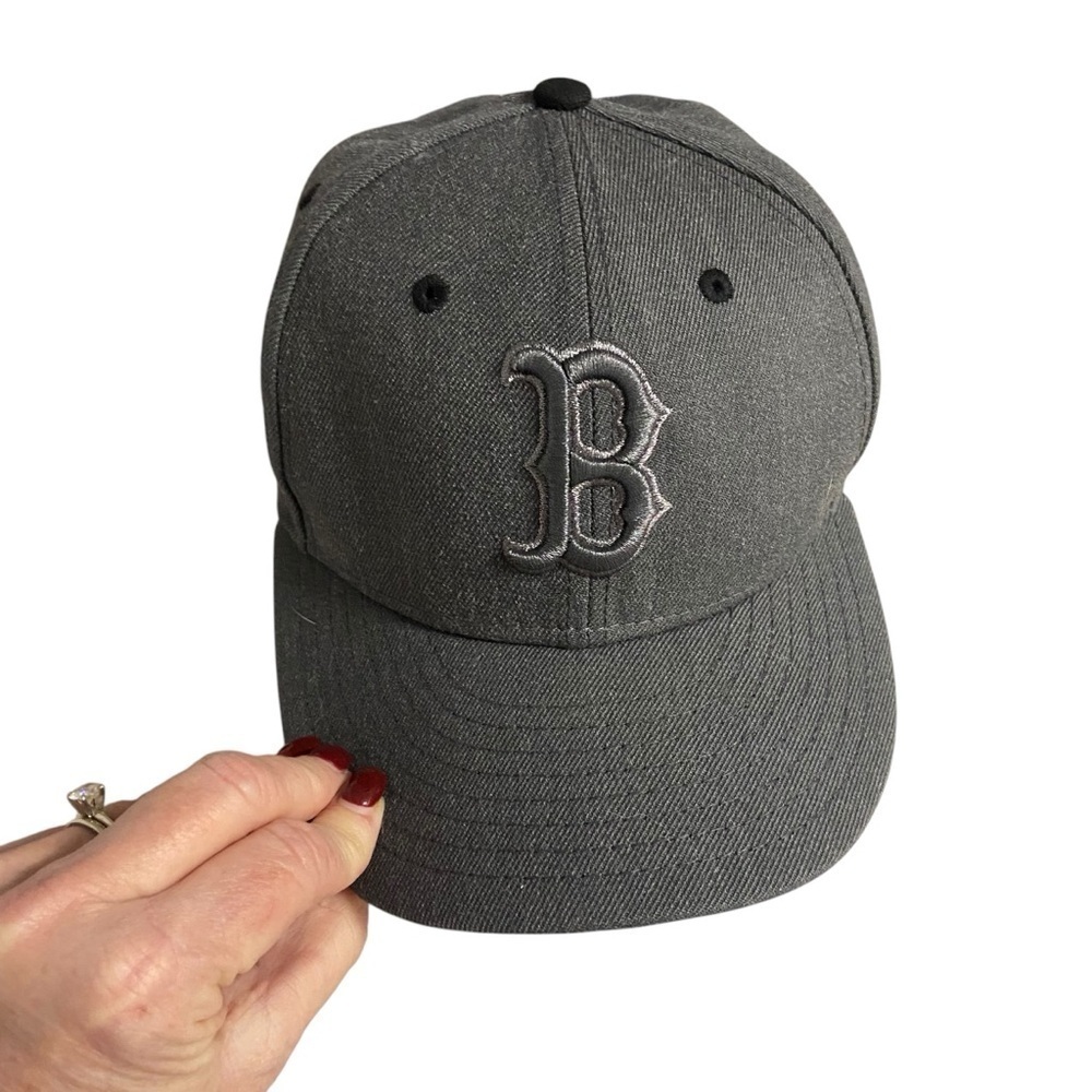 New Era Boston Red Sox "Blackout" Size 7 1/4 Grey Men's 59Fifty Fitted Cap MLB - Picture 5 of 8